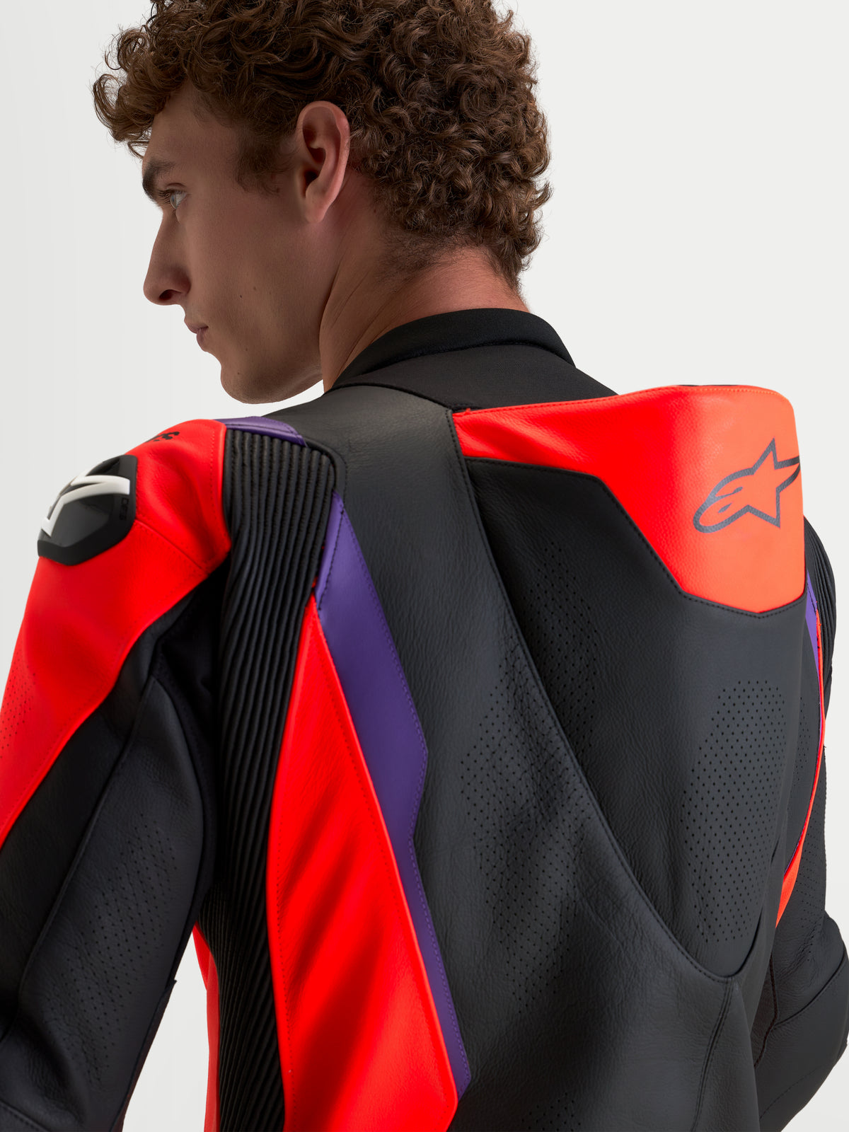 Alpinestars Missile V3 Leather Suit 1 Piece, men's motorcycle racing suit, Black Red Fluo Purple, featuring a ventilated speed hump, DFS shoulder armor, and premium leather construction, detailed view of the back and shoulder