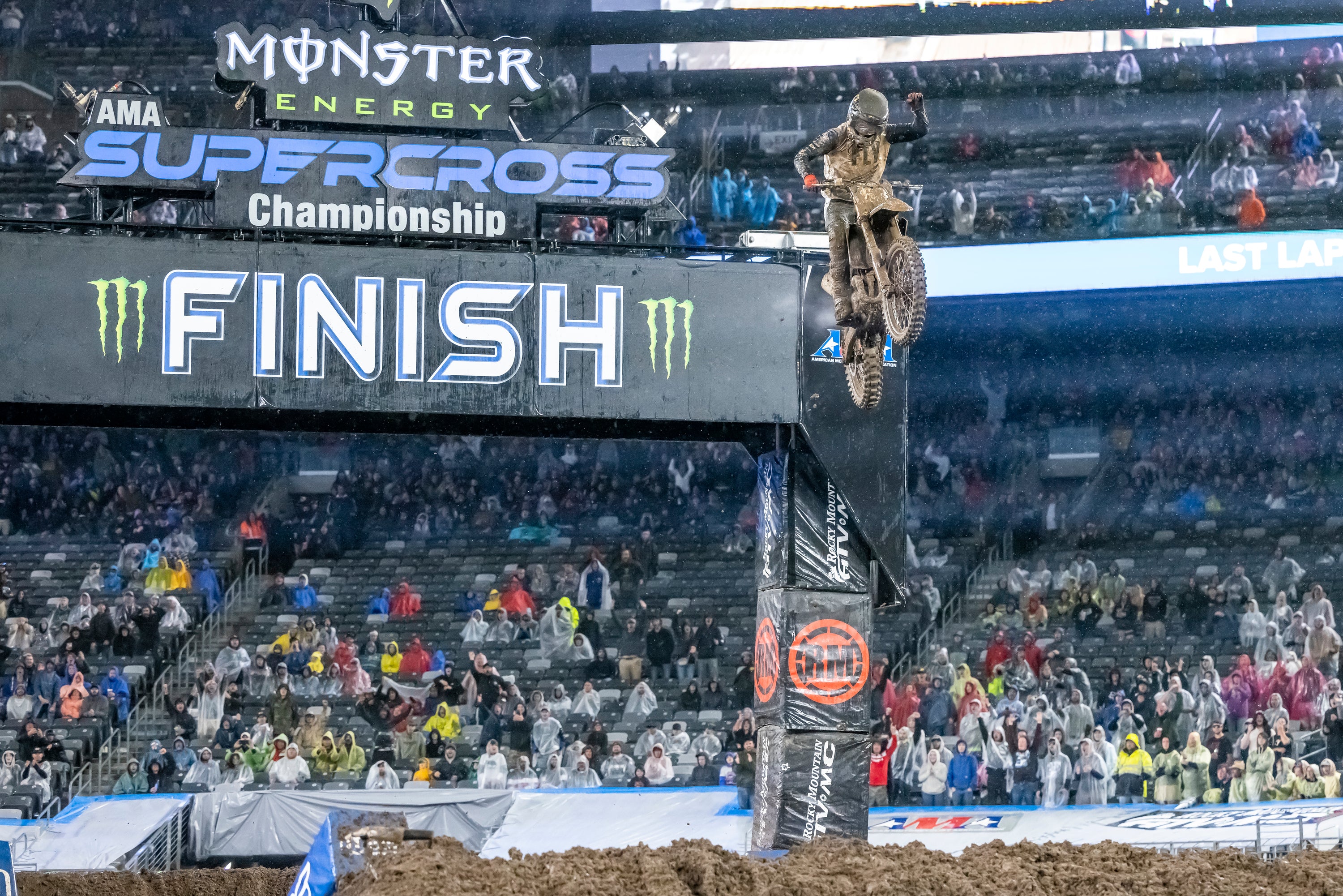 ALPINESTARS PODIUM LOCK-OUT AS MAX ANSTIE WINS RAIN-DELAYED 250SX EAST/WEST SHOWDOWN AT EAST RUTHERFORD