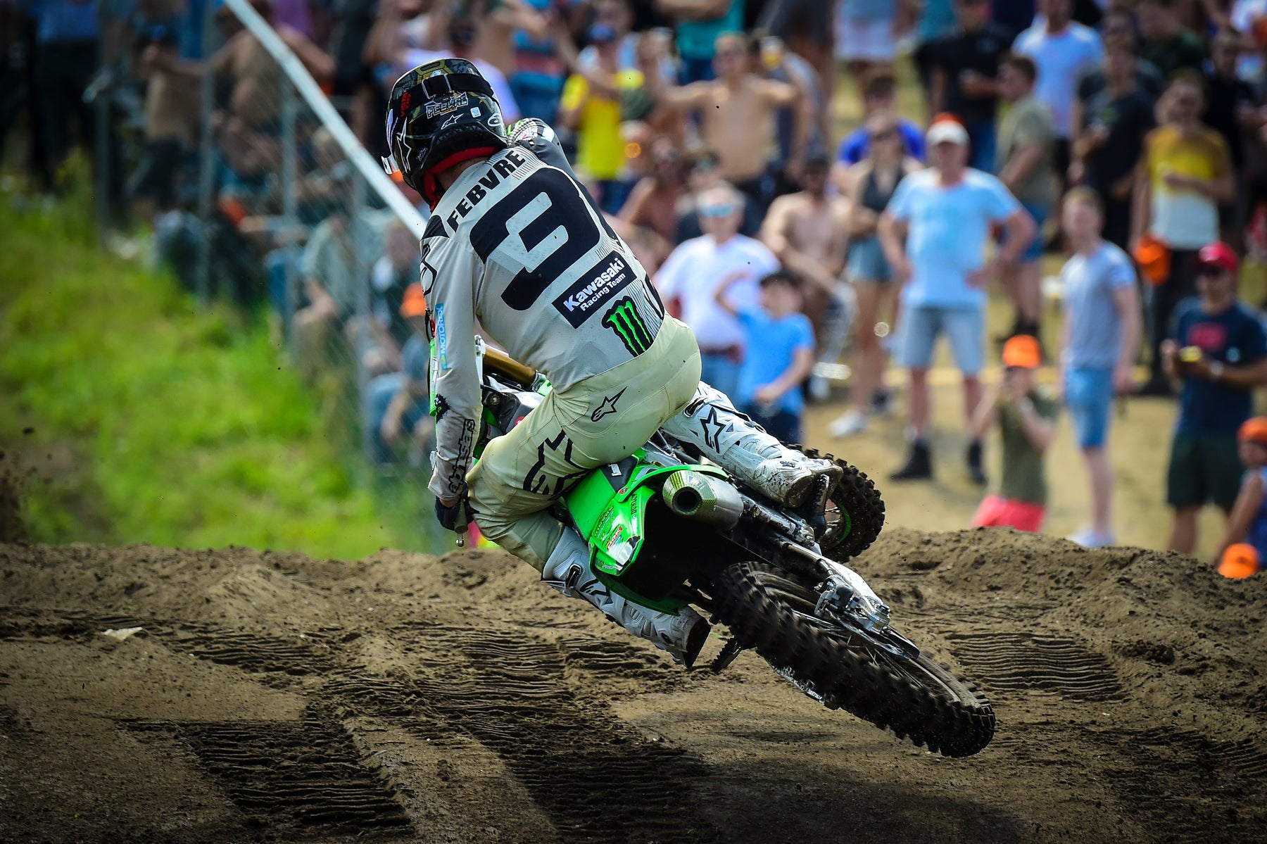 STRONG PERFORMANCE SEES ROMAIN FEBVRE IN THE MIX FOR MXGP GLORY IN THE NETHERLANDS