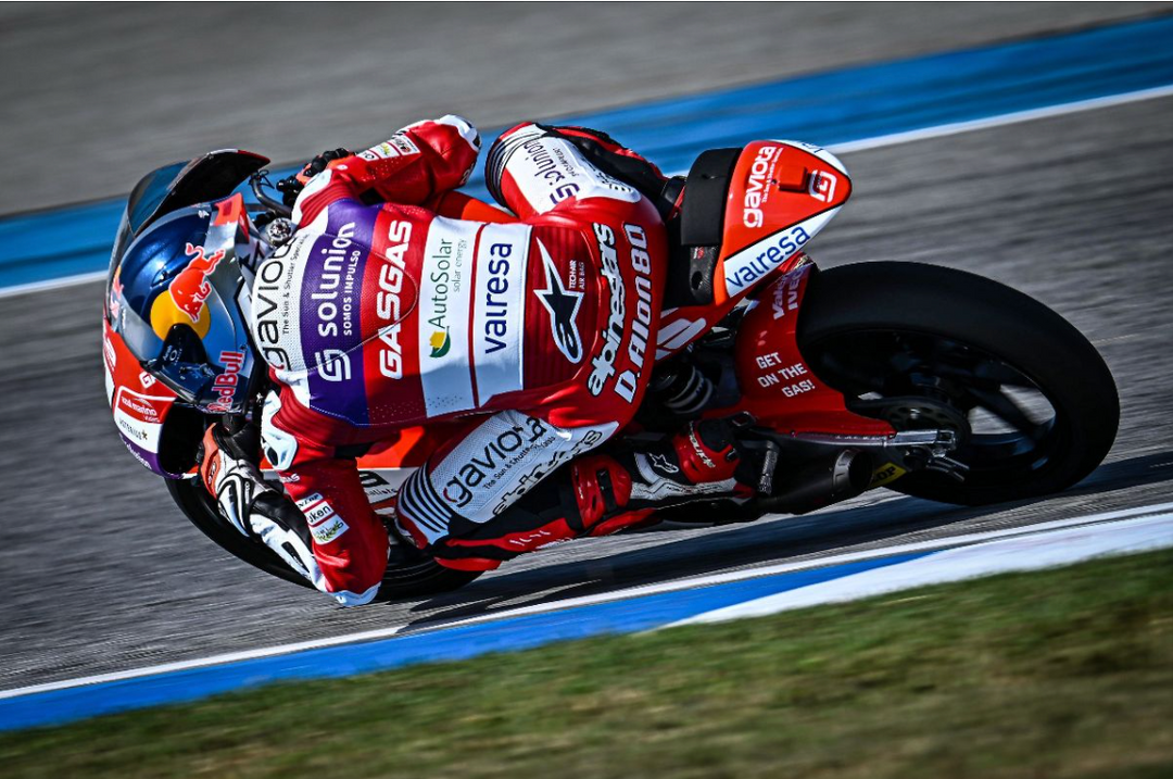 ALPINESTARS TOP FIVE LOCK-OUT AS DAVID ALONSO WINS MOTO3 RACE IN THAILAND TO SEAL ROOKIE OF THE YEAR AWARD AND KEEP CHAMPIONSHIP HOPES ALIVE