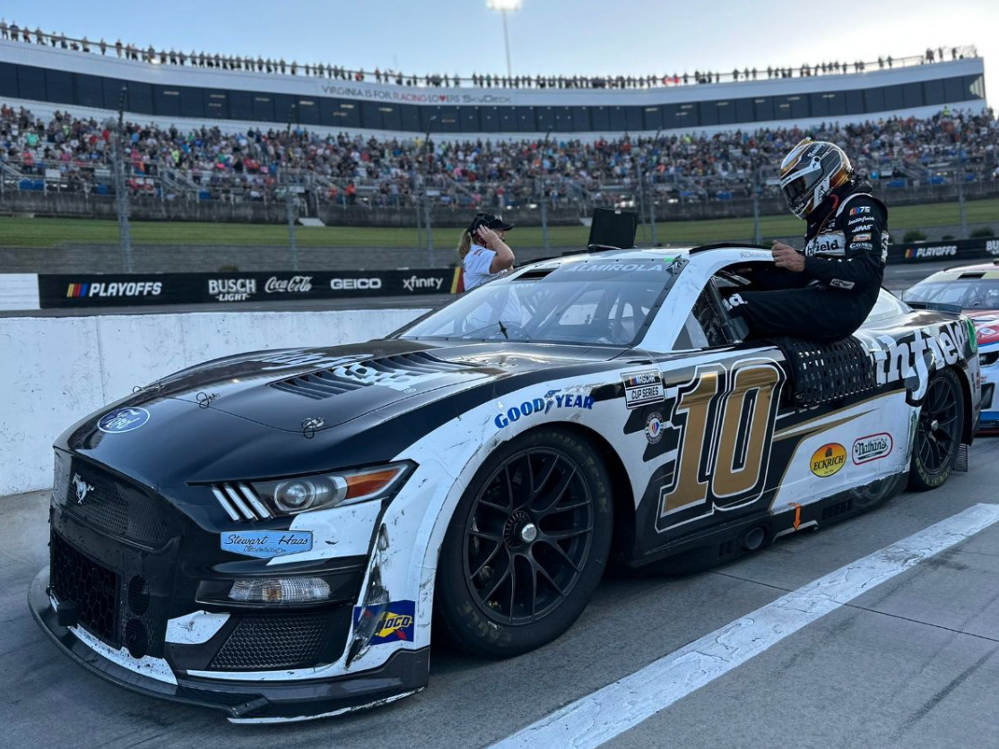 ARIC ALMIROLA AND DENNY HAMLIN IN THE HUNT FOR NASCAR CUP SERIES VICTORY AT MARTINSVILLE SPEEDWAY, VIRGINIA