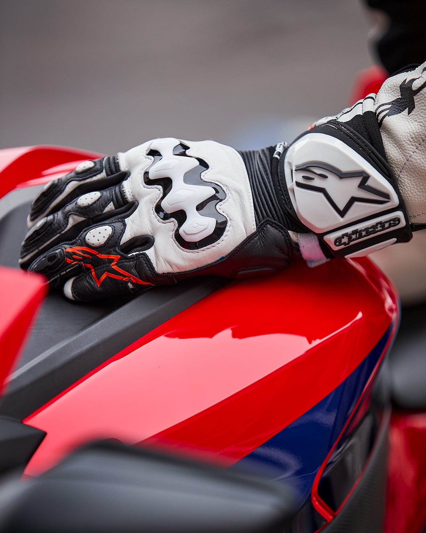 GP Pro R4 Gloves - Motorcycle Gloves