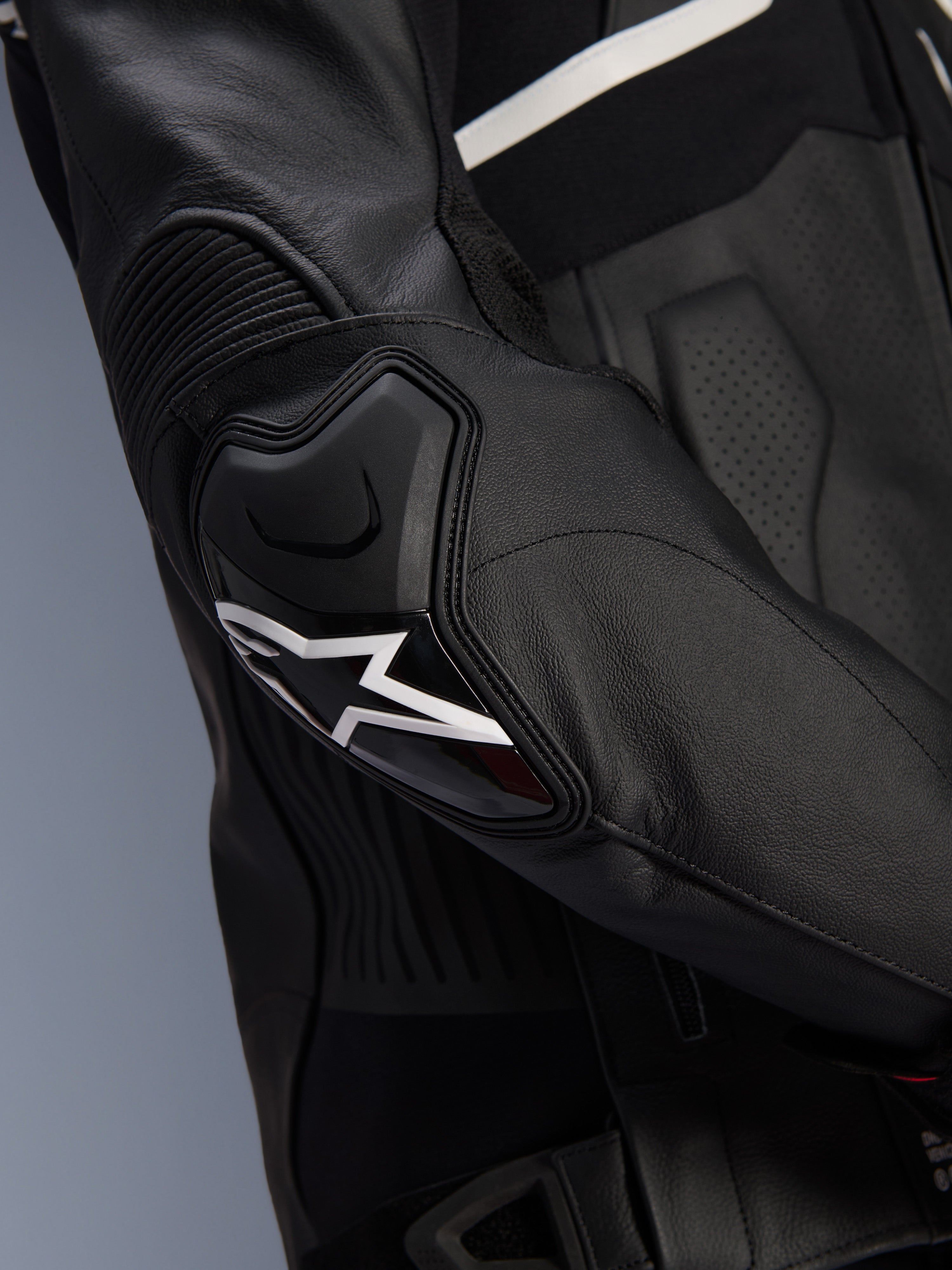Atem V5 - Motorcycle Jacket | Alpinestars®