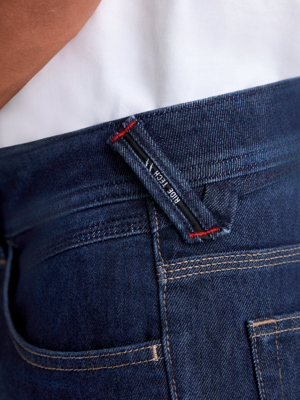 Alpinestars Flex-AST 7 Denim Pants Short, urban motorcycle riding jeans, dark blue, close-up view of branded belt loop and contrast red stitching