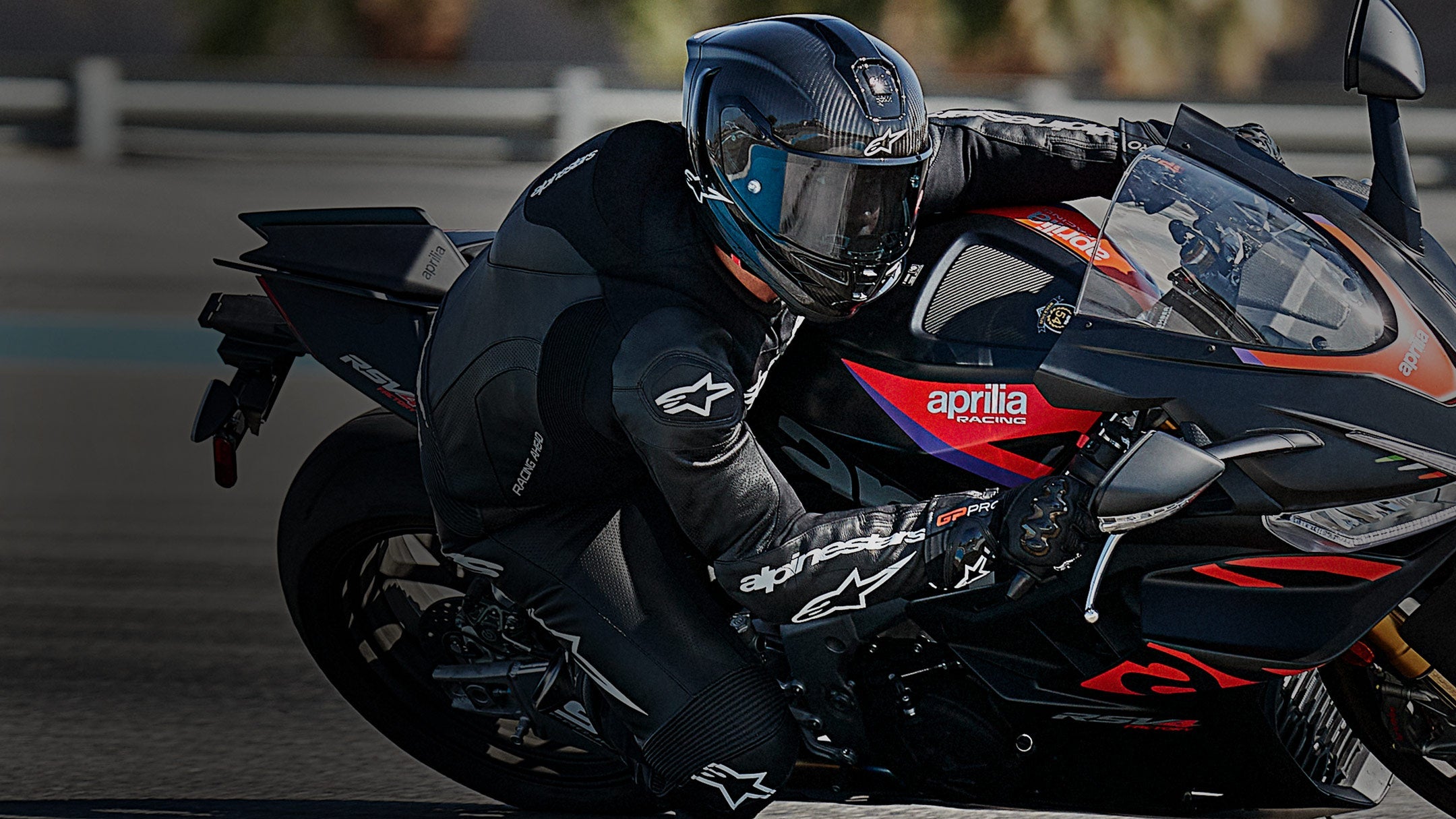 Supertech R10 Solid Helmet - Motorcycle Helmets | Alpinestars®