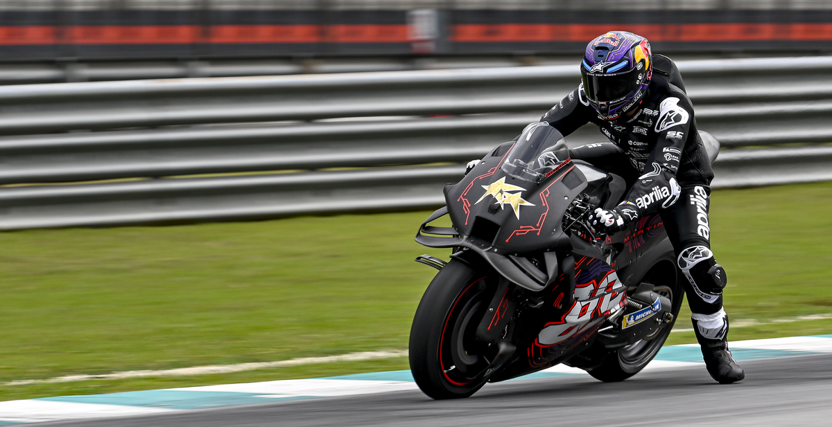 Jorge Martin on the track wearing the Supertech R10 helmet and full Alpinestars gear