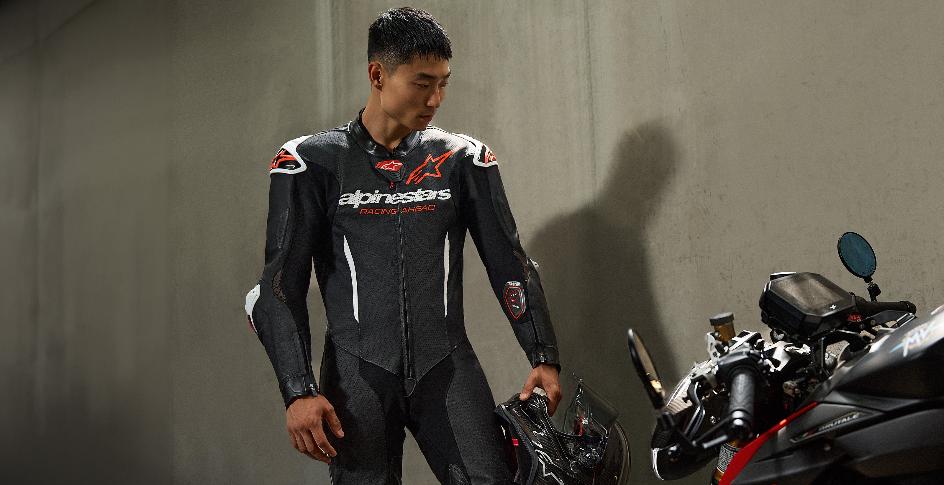 GP-R7 1PC Leather Suit - Motorcycle Suits | Alpinestars®